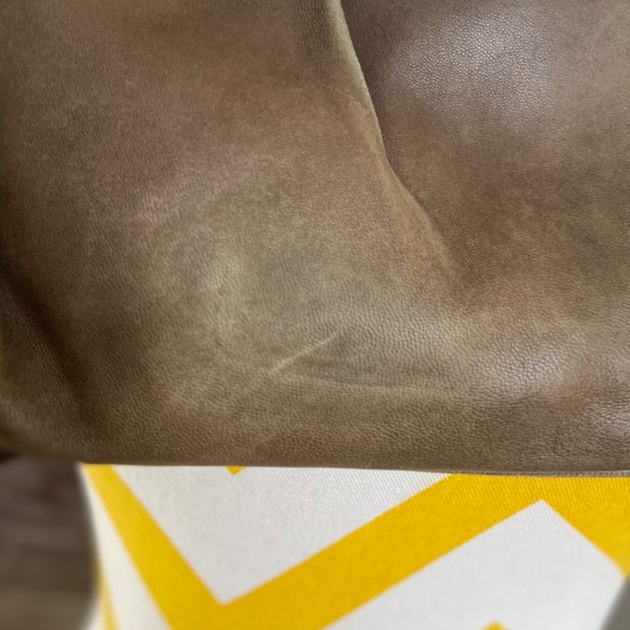 Salvatore Ferragamo olive green leather handbag - Picture 7 of 10